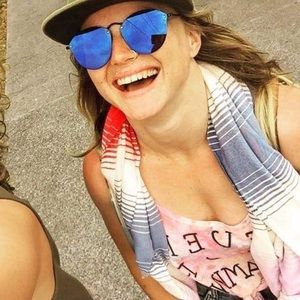 Meet your Posher, Casey